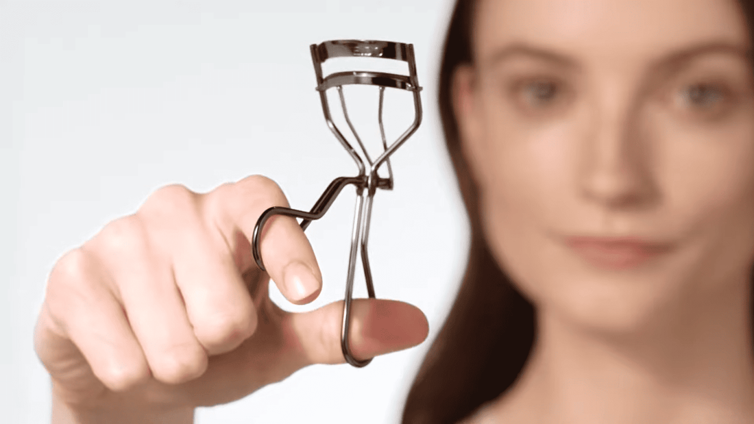 Shiseido Eyelash Curler vs Tweezerman Eyelash Curler: Which is the Best Choice?